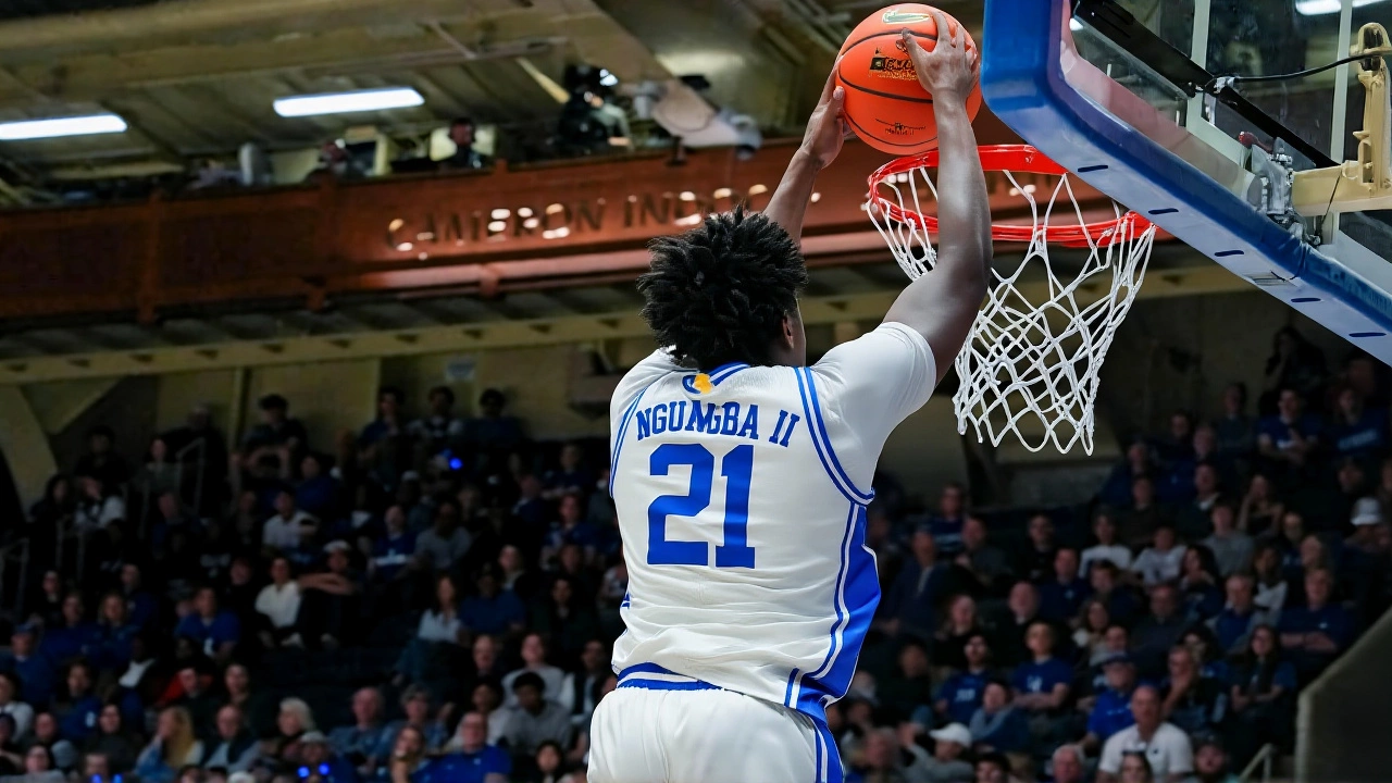 Cameron Boozer's 15 Points Power Duke to 41-35 Halftime Lead Over Arkansas in Chicago
