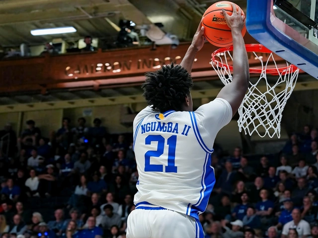 Cameron Boozer's 15 Points Power Duke to 41-35 Halftime Lead Over Arkansas in Chicago